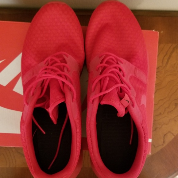 Nike Red Roshe Run Hyperfuse 12 - Picture 3 of 6